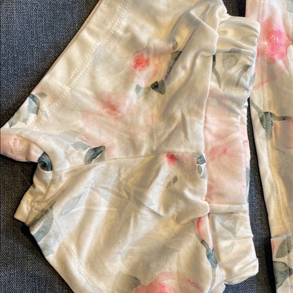 Baby Girl Bailey’s Blossom pajama set. Size 0-3 months - Picture 4 of 4